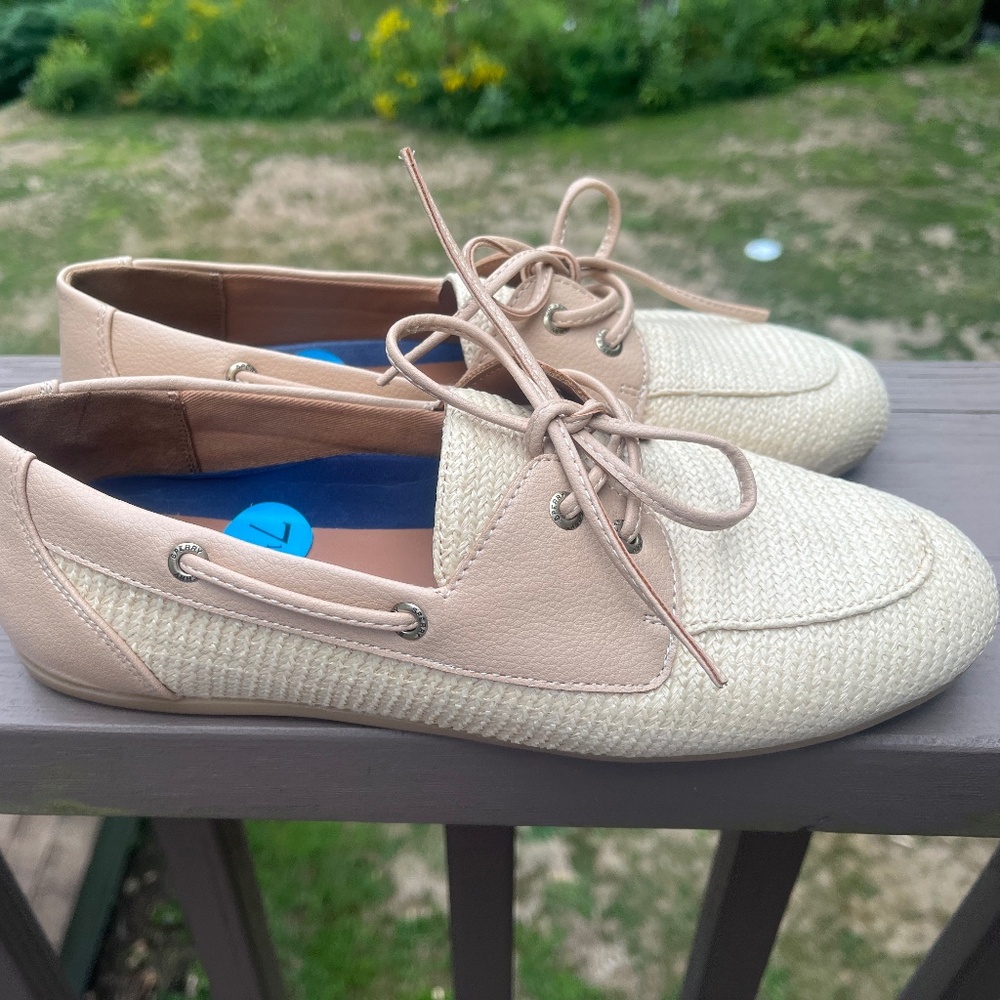 NWT- Sperry slim boat shoes